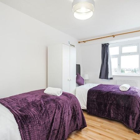 Spacious 3 Bed 1 Bath Hse W Guest Toilet W Parking Near Excel - E16 Londres Exterior foto
