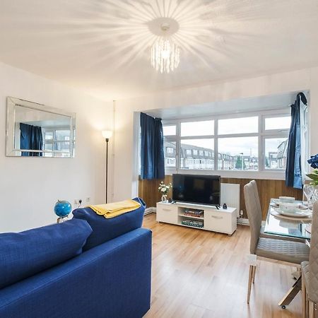 Spacious 3 Bed 1 Bath Hse W Guest Toilet W Parking Near Excel - E16 Londres Exterior foto