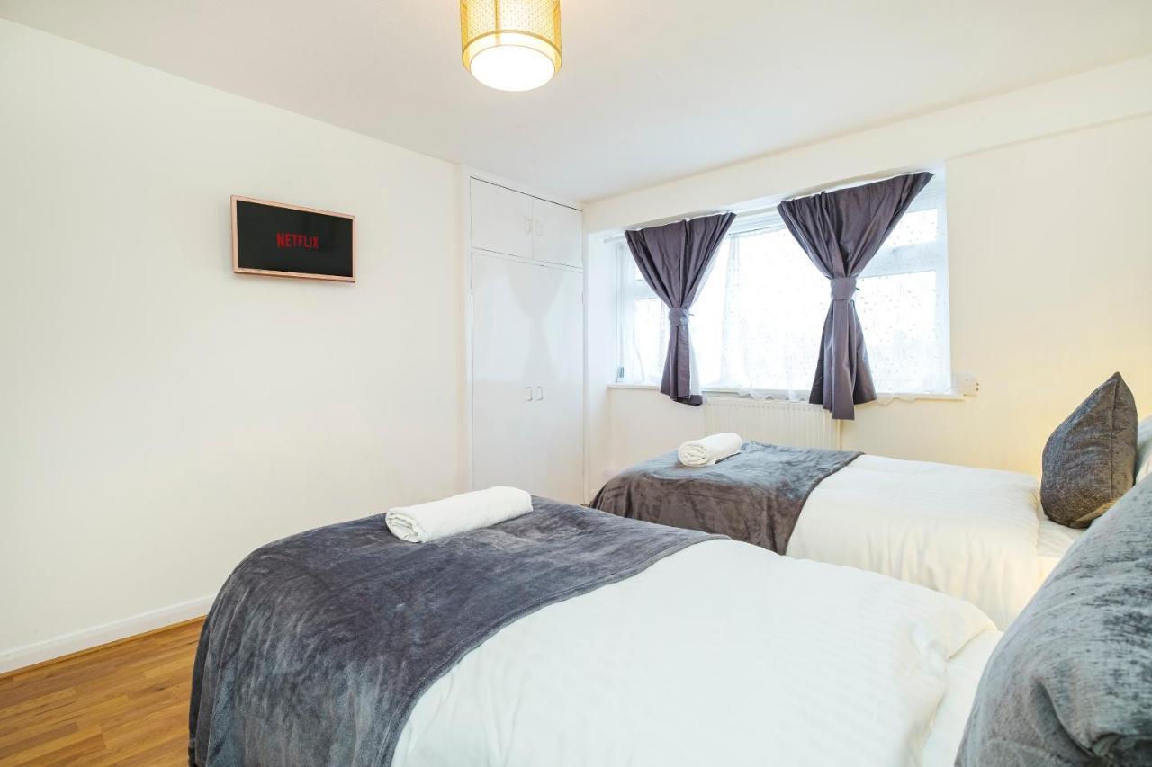Spacious 3 Bed 1 Bath Hse W Guest Toilet W Parking Near Excel - E16 Londres Exterior foto