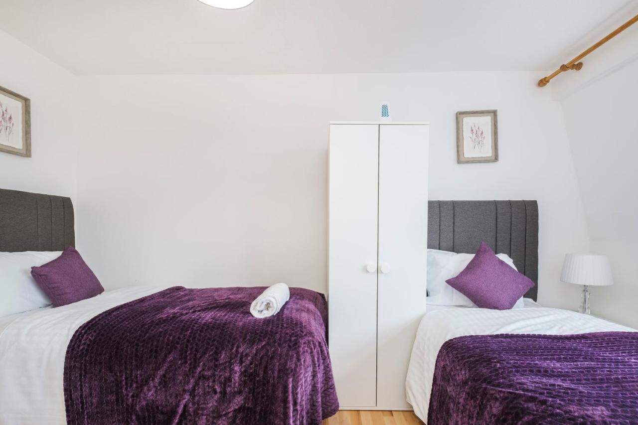 Spacious 3 Bed 1 Bath Hse W Guest Toilet W Parking Near Excel - E16 Londres Exterior foto