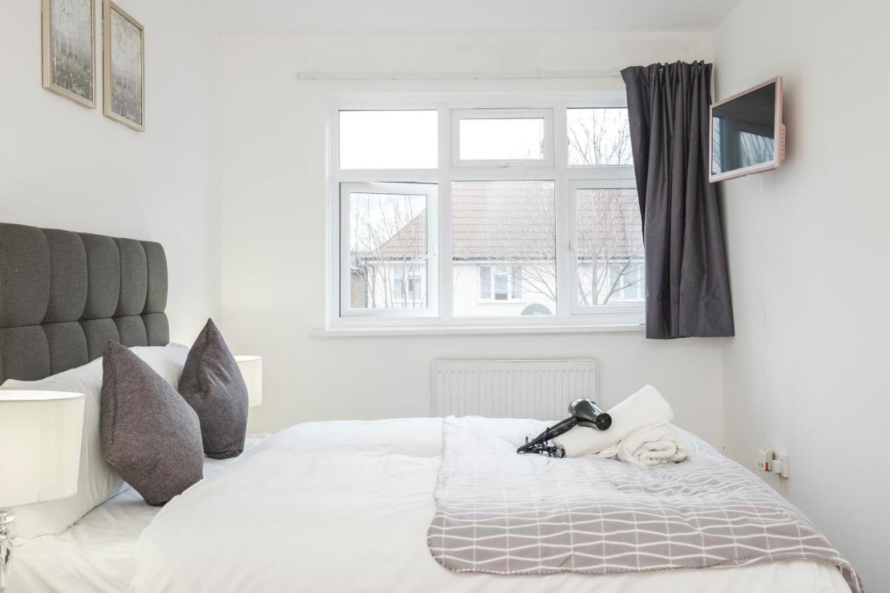 Spacious 3 Bed 1 Bath Hse W Guest Toilet W Parking Near Excel - E16 Londres Exterior foto