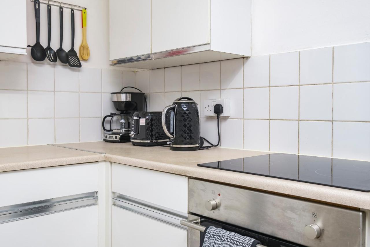Spacious 3 Bed 1 Bath Hse W Guest Toilet W Parking Near Excel - E16 Londres Exterior foto
