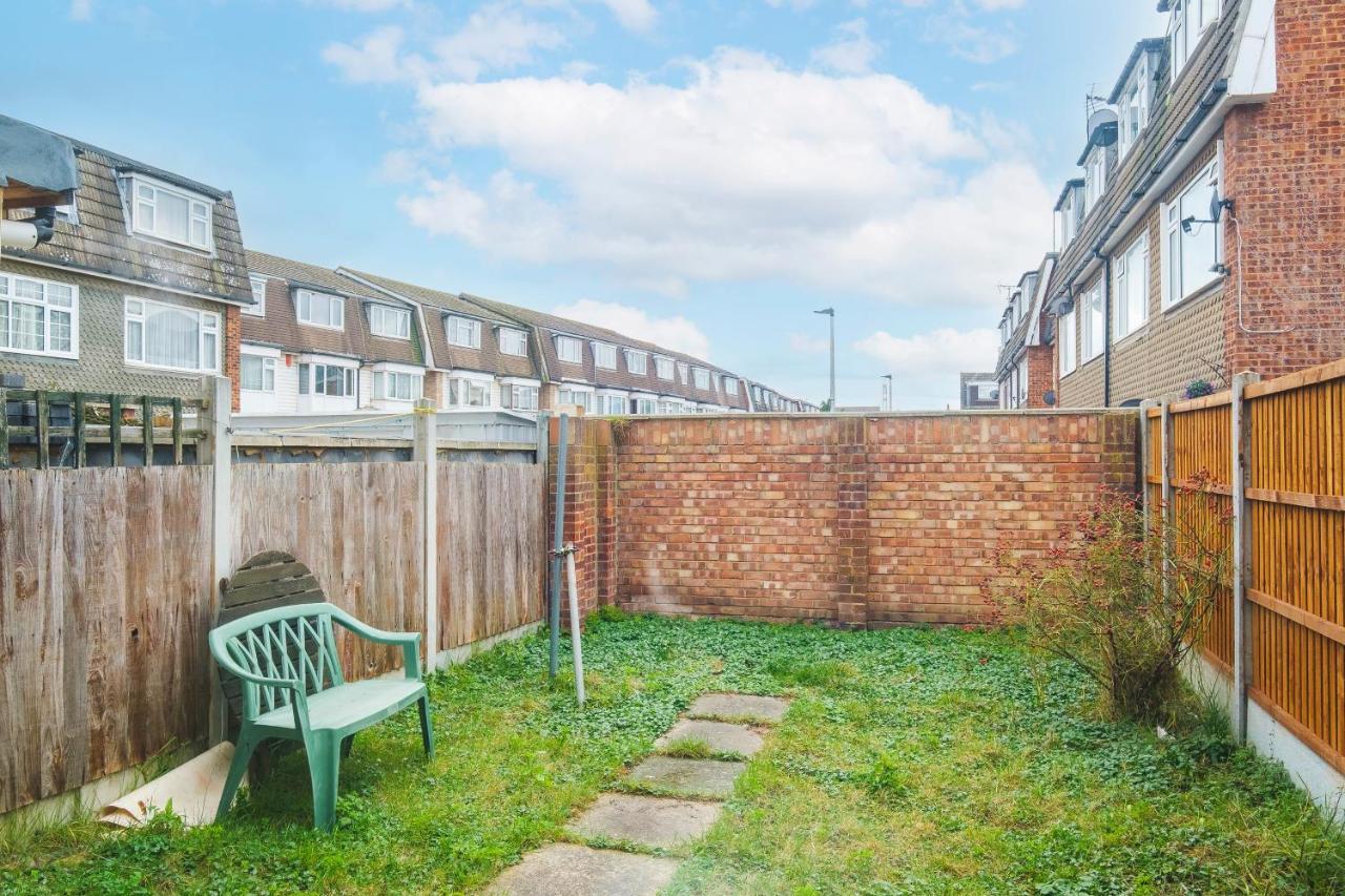 Spacious 3 Bed 1 Bath Hse W Guest Toilet W Parking Near Excel - E16 Londres Exterior foto